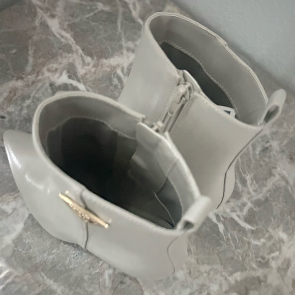 Guess women’s zip up boots - Picture 5 of 7